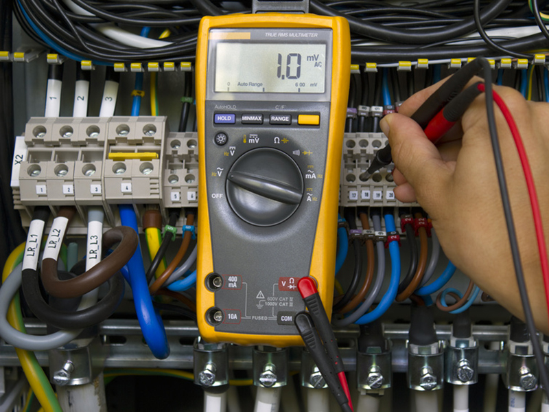 cabalge d'armoires électriques Contrats de mainteances électrique